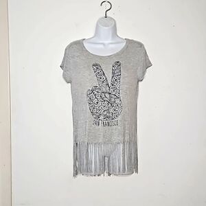 GUC Davida gray peace hand sign graphic san francisco fringe short sleev…